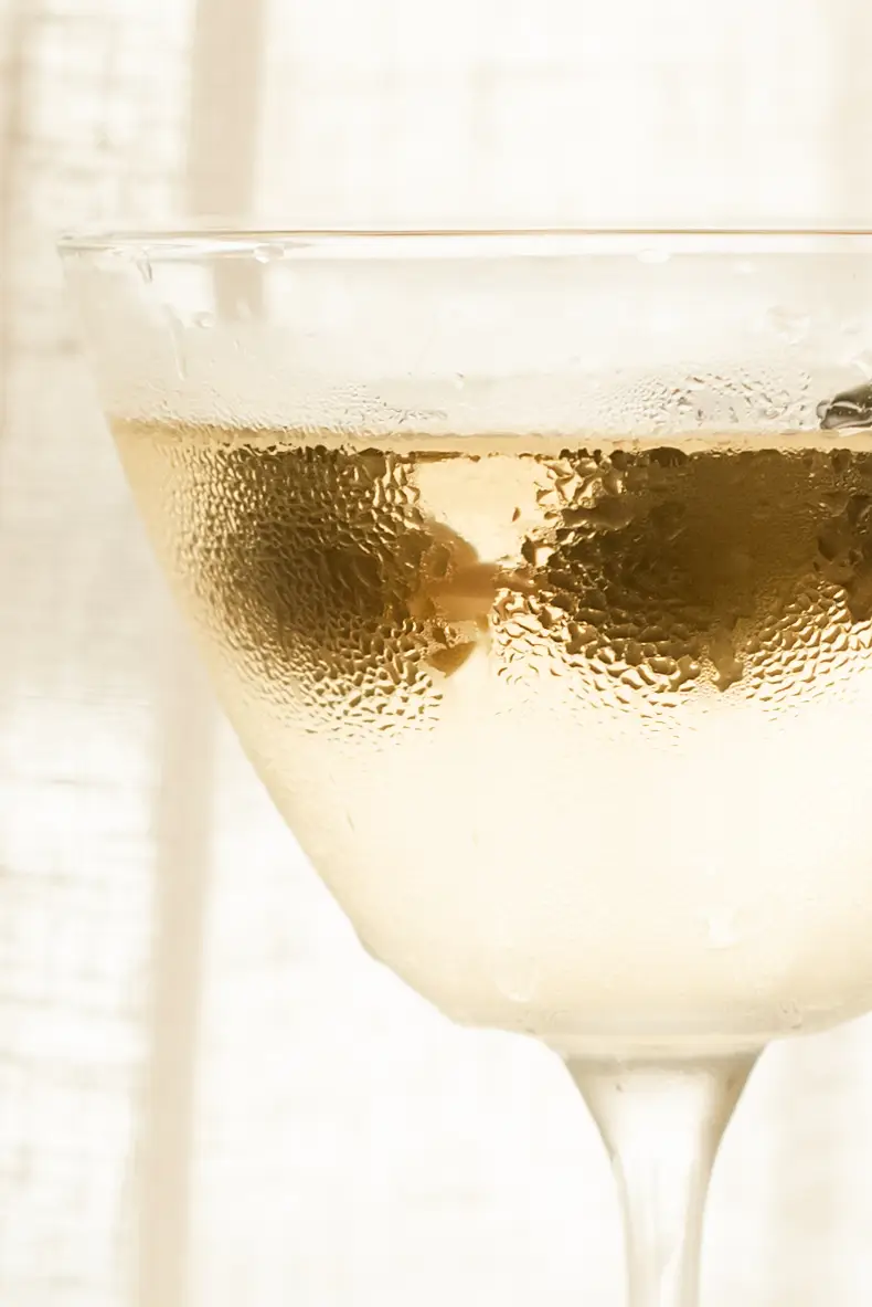 Dirty Martini with MOÅ Vodka - A clean twist on a classic cocktail